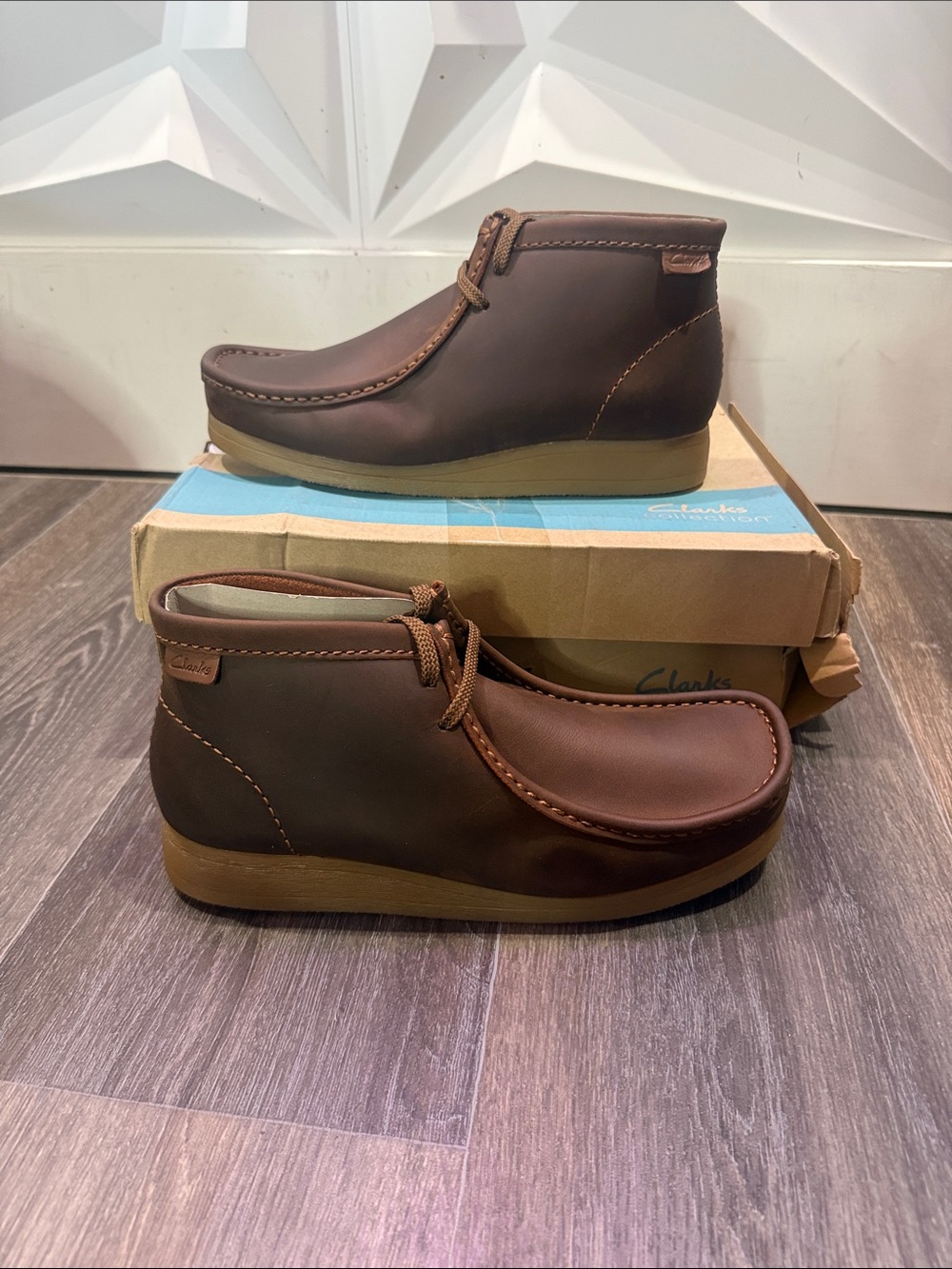Clarks Men’s Wallabee leather chukka boot • Sz 9